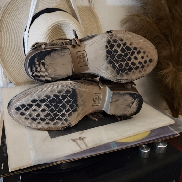 CIRCLE G WOMEN'S BROWN STUDDED FRINGE BOOTIES - Picture 5 of 5